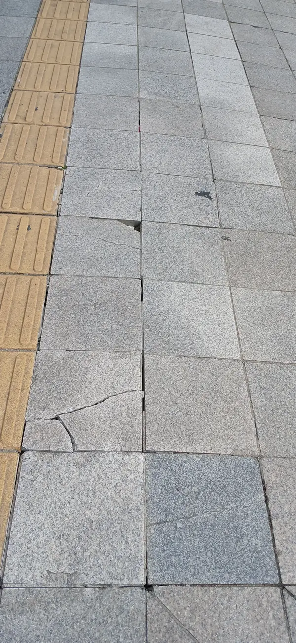 인도 화강석 판석 균열 보수 시공 후
