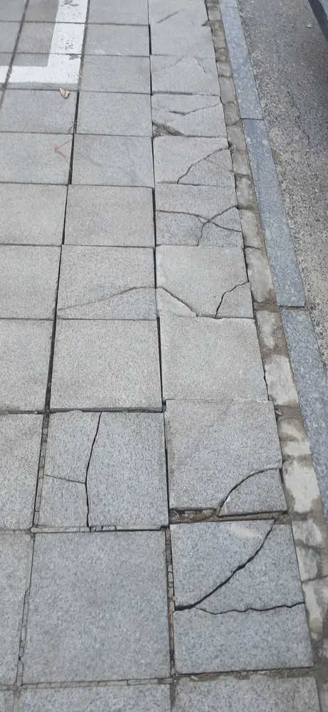 인도 화강석 판석 다중 균열 보수